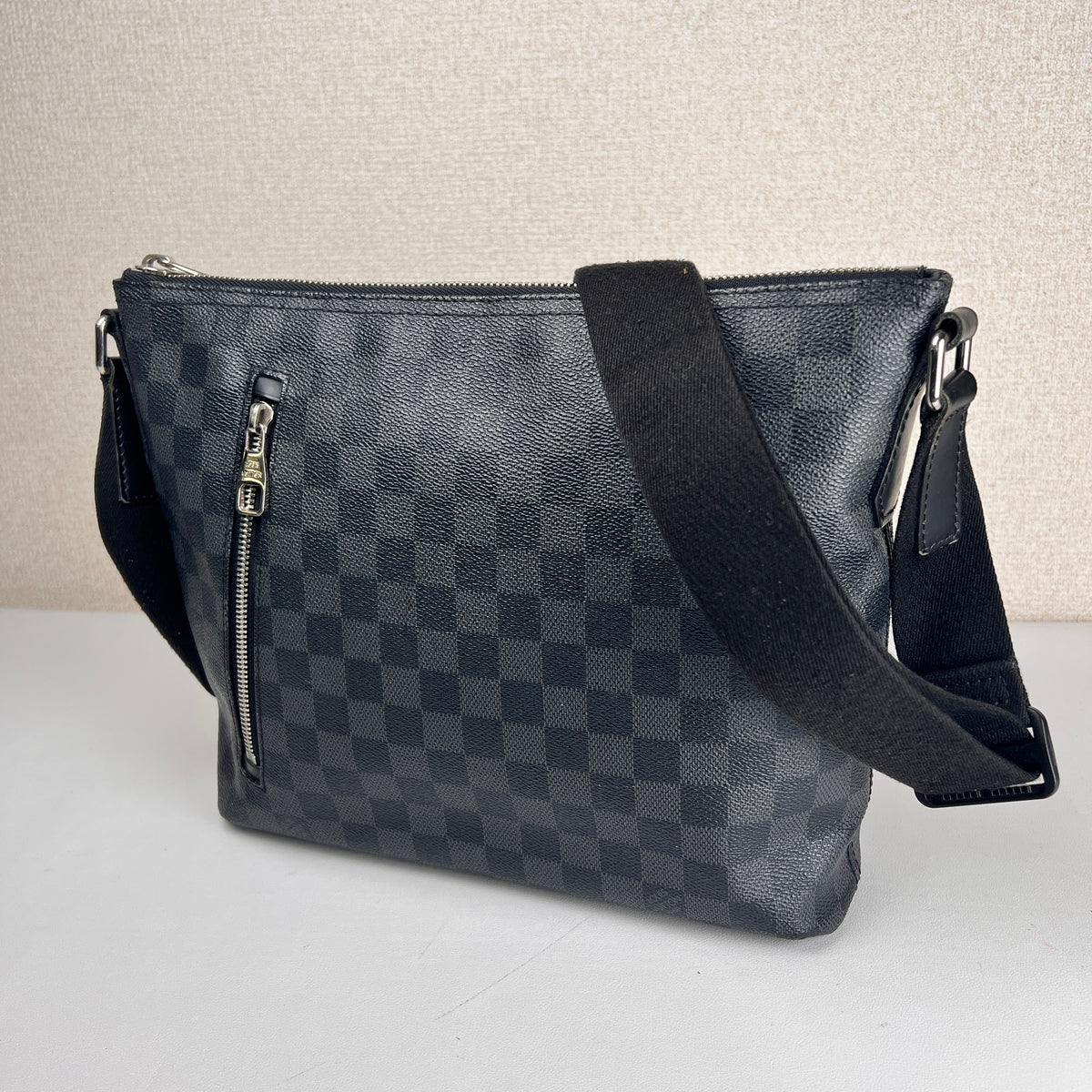 Louis Vuitton Black Handle Bags A-16843