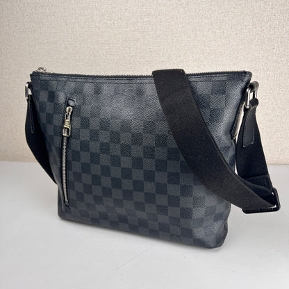 Louis Vuitton Black Handle Bags A-16843