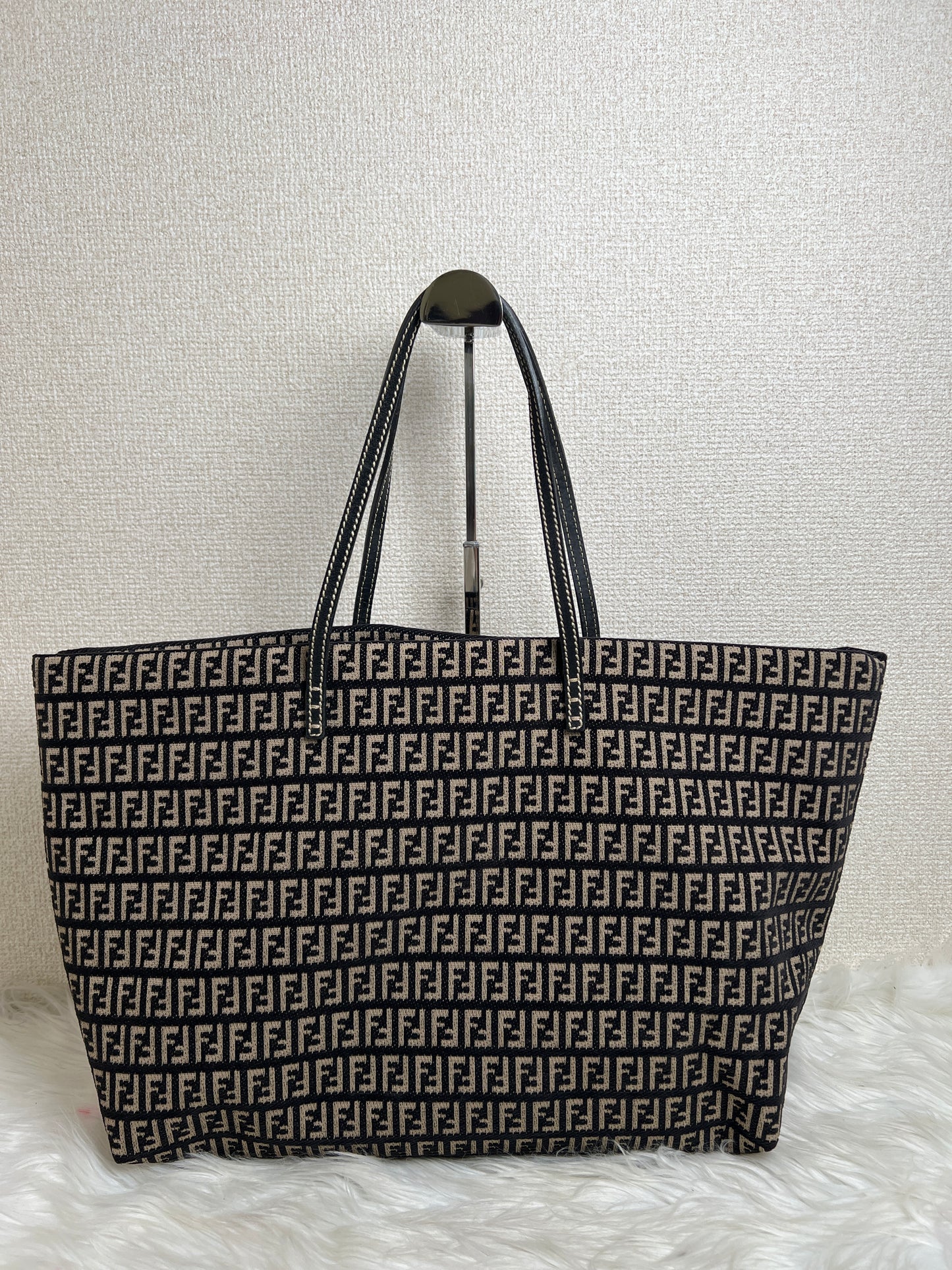Fendi Black Tote Bags A-16853