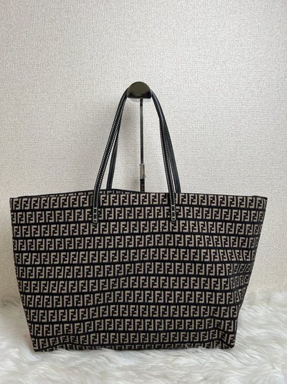 Fendi Black Tote Bags A-16853