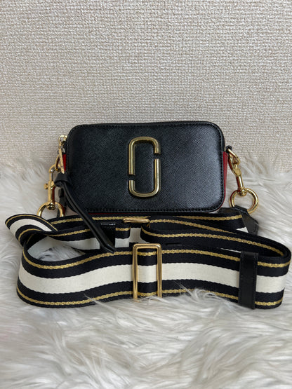 Marc Jacobs Black Shoulder Bags A-16854