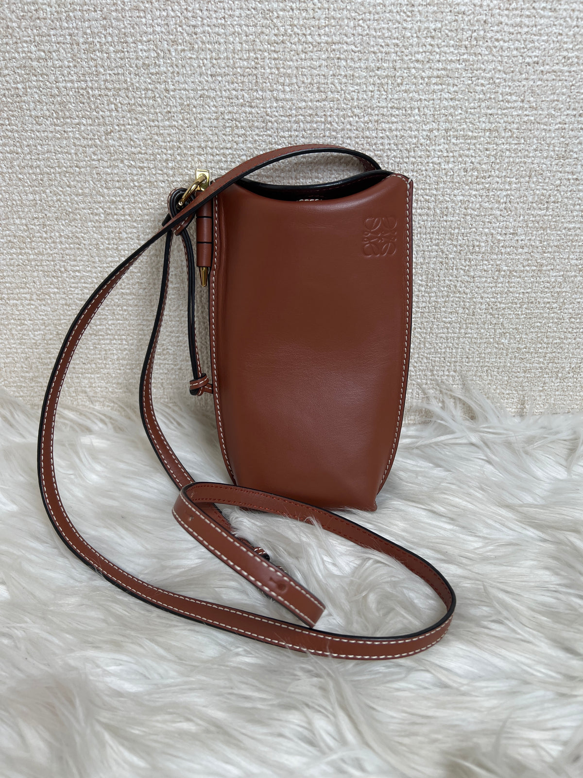 Loewe Brown Shoulder Bags A-16855