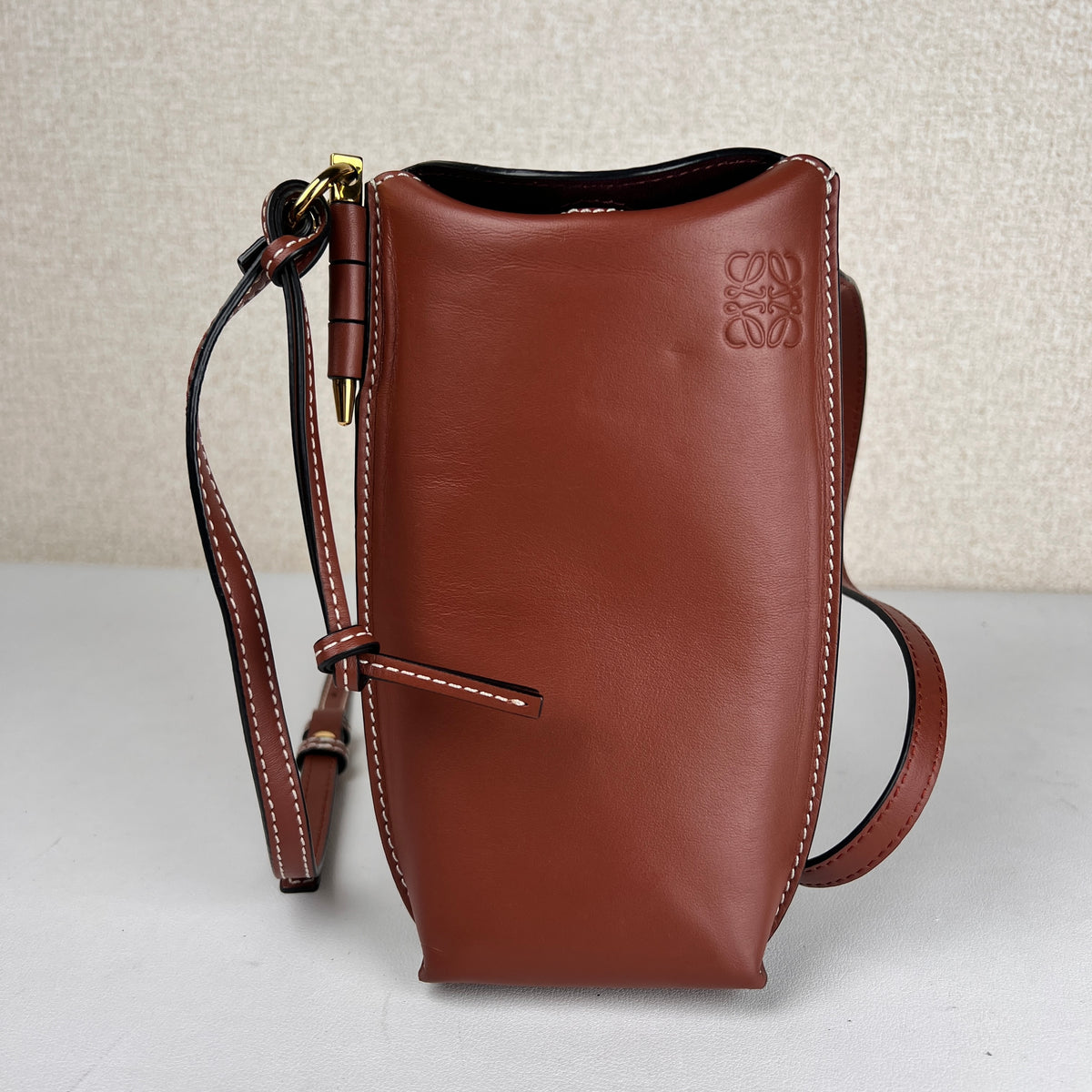 Loewe Brown Shoulder Bags A-16855