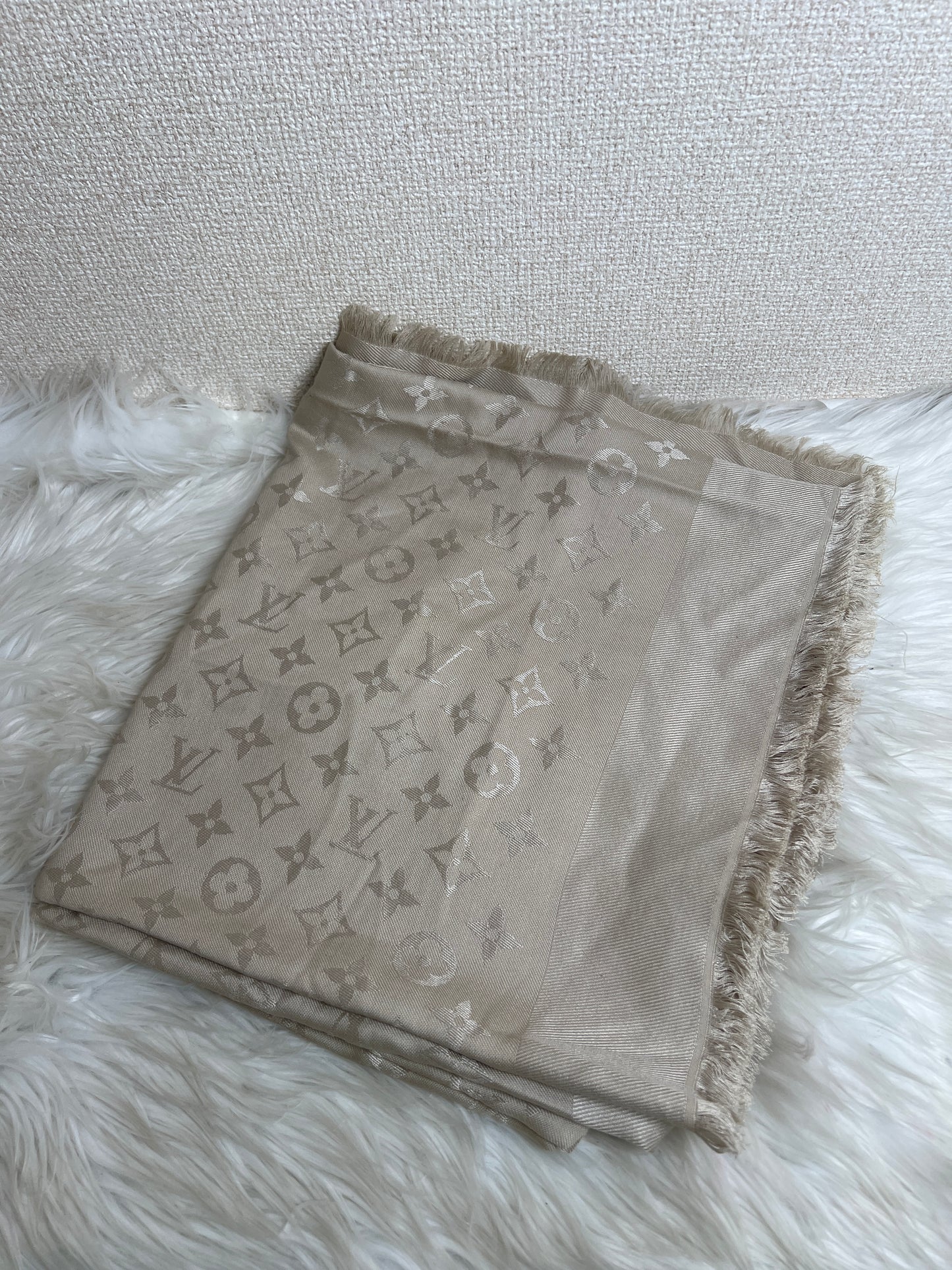 Louis Vuitton Beige Scarves A-16891