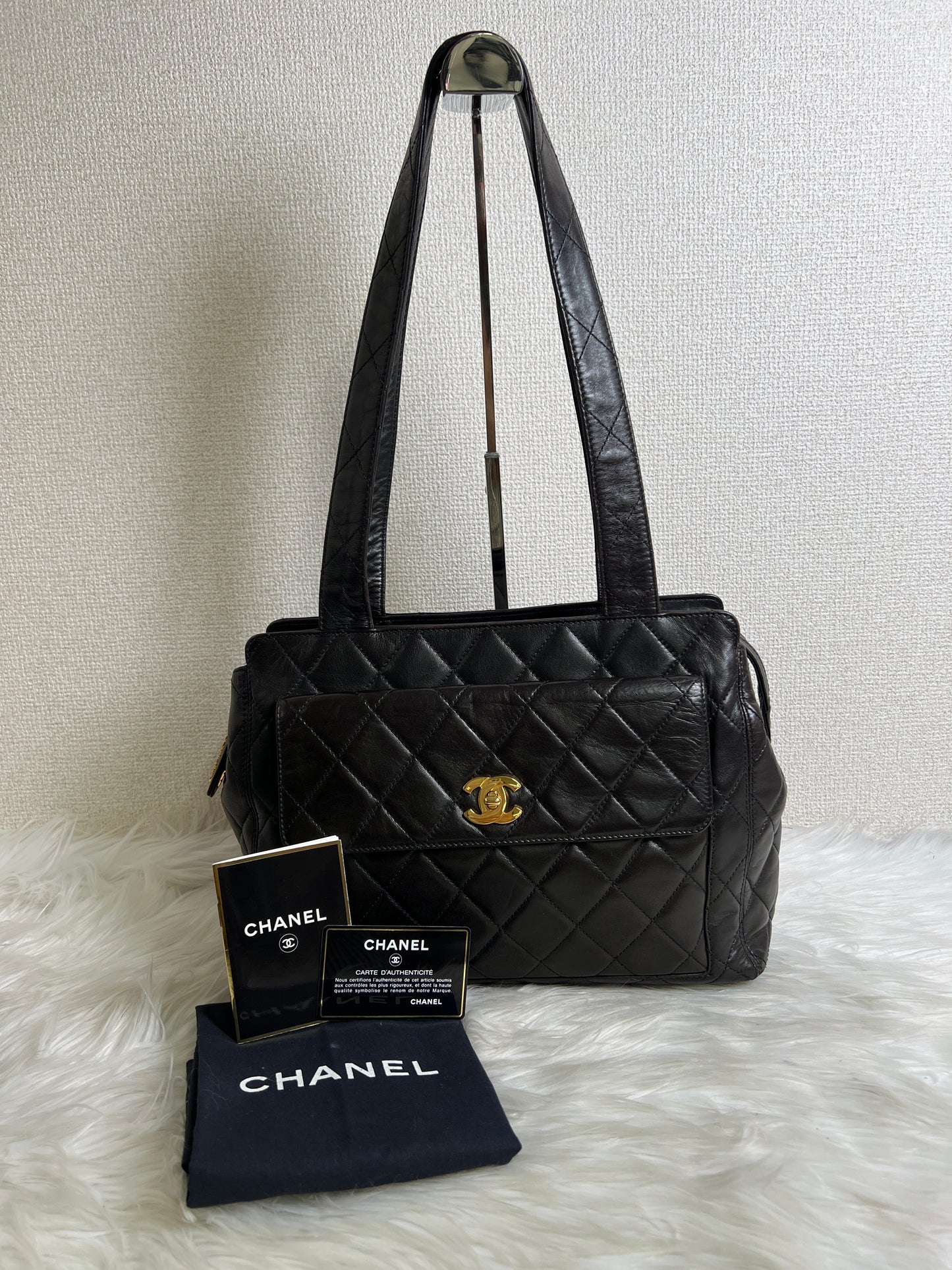 Chanel Black Tote Bags A-16904