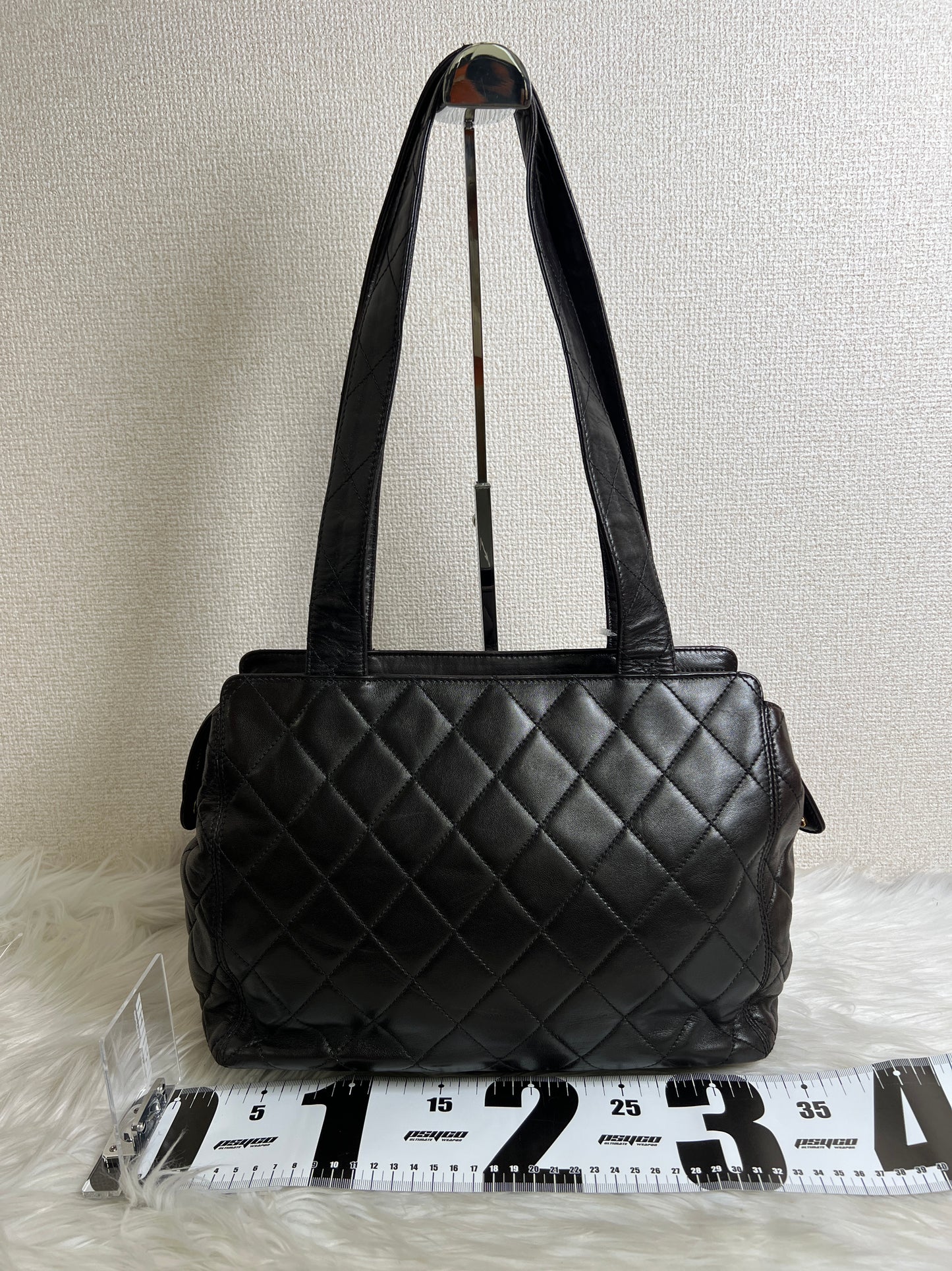 Chanel Black Tote Bags A-16904