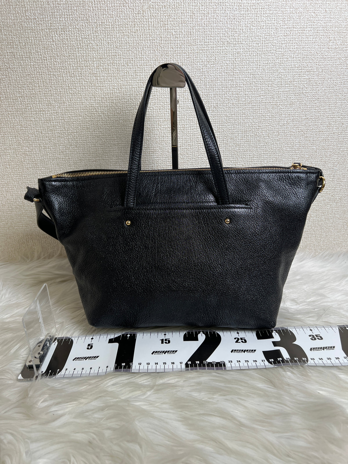 Ferragamo Black Shoulder Bags A-16913