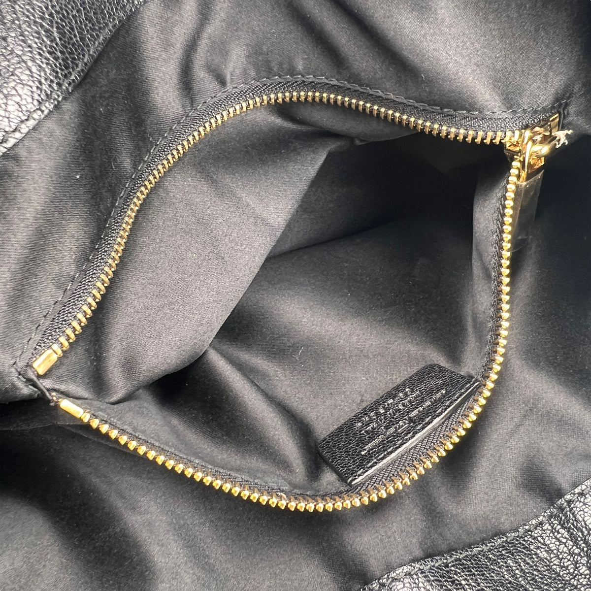 Ferragamo Black Shoulder Bags A-16913