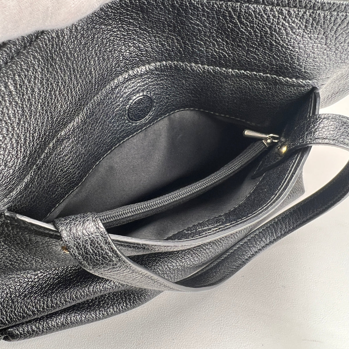 Ferragamo Black Shoulder Bags A-16913