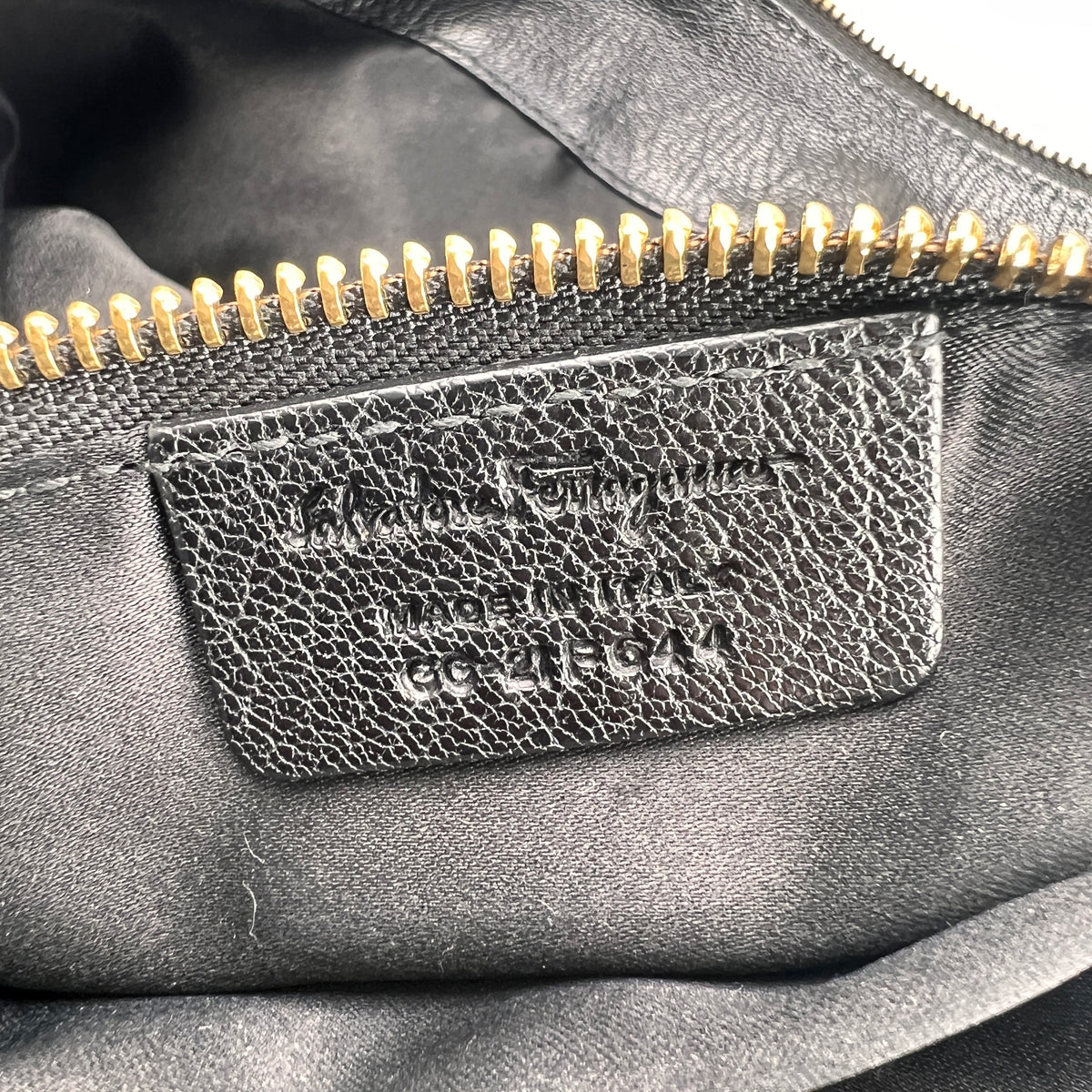 Ferragamo Black Shoulder Bags A-16913