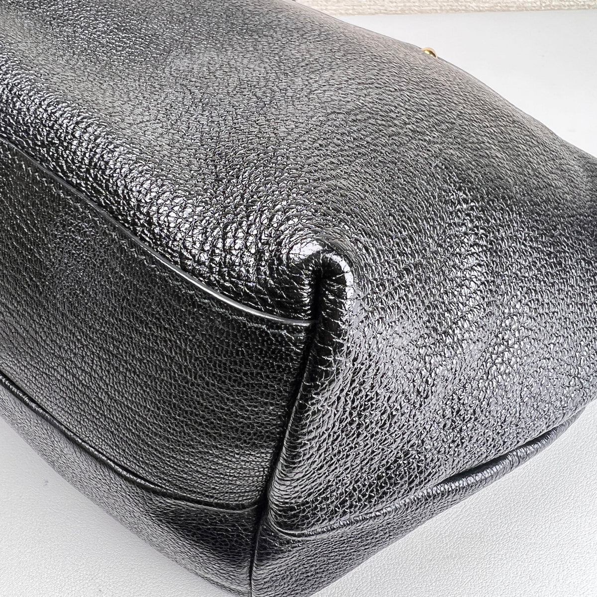 Ferragamo Black Shoulder Bags A-16913