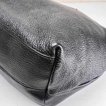 Ferragamo Black Shoulder Bags A-16913