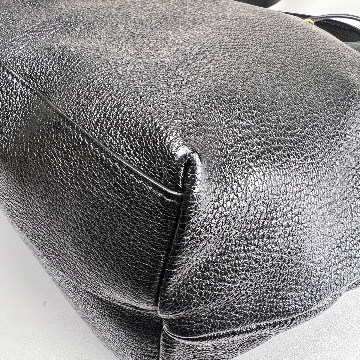 Ferragamo Black Shoulder Bags A-16913