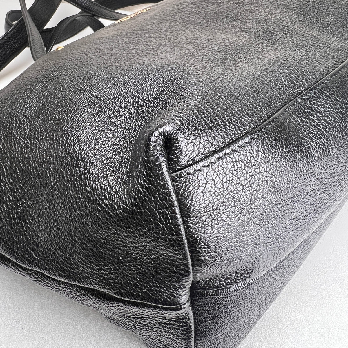 Ferragamo Black Shoulder Bags A-16913
