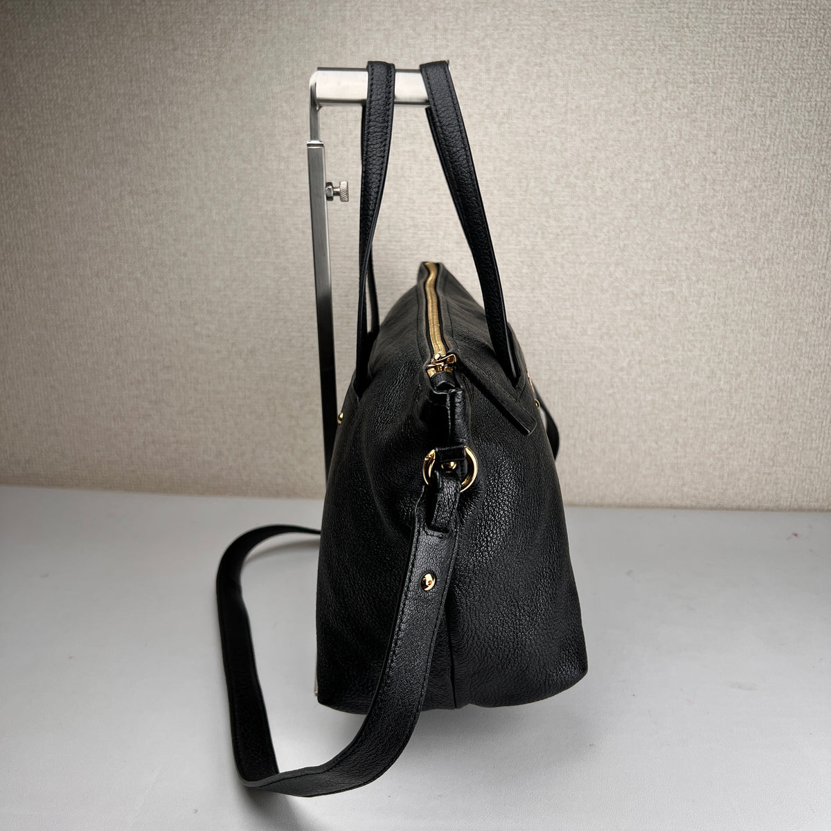 Ferragamo Black Shoulder Bags A-16913