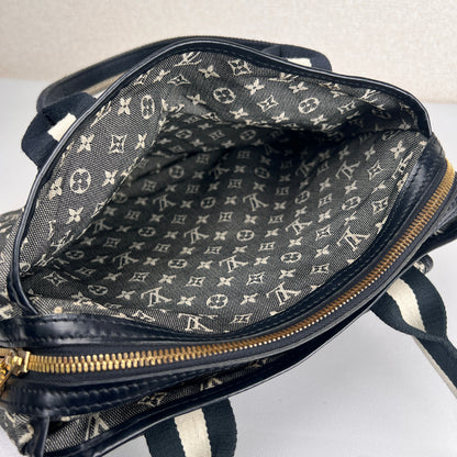 Louis Vuitton Black Shoulder Bags A-16919