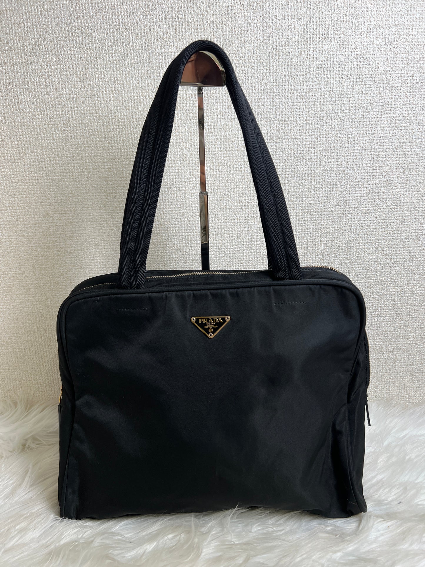 Prada Black Shoulder Bags A-16920
