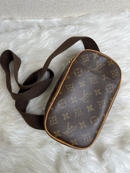 Louis Vuitton Brown Pouches A-16921
