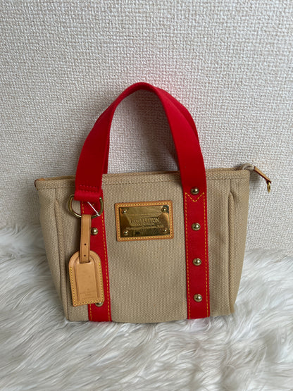 Louis Vuitton Beige Tote Bags A-16929