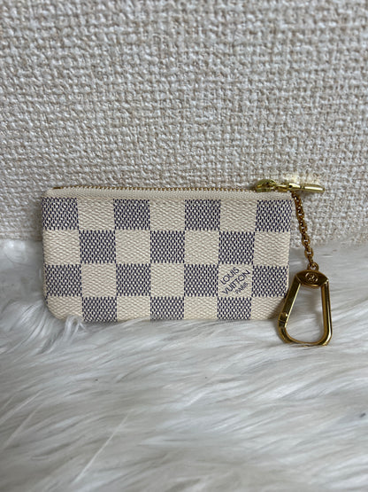 Louis Vuitton White Pouches A-16943