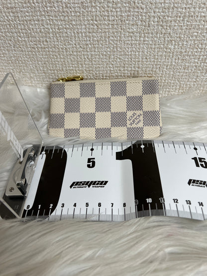 Louis Vuitton White Pouches A-16943