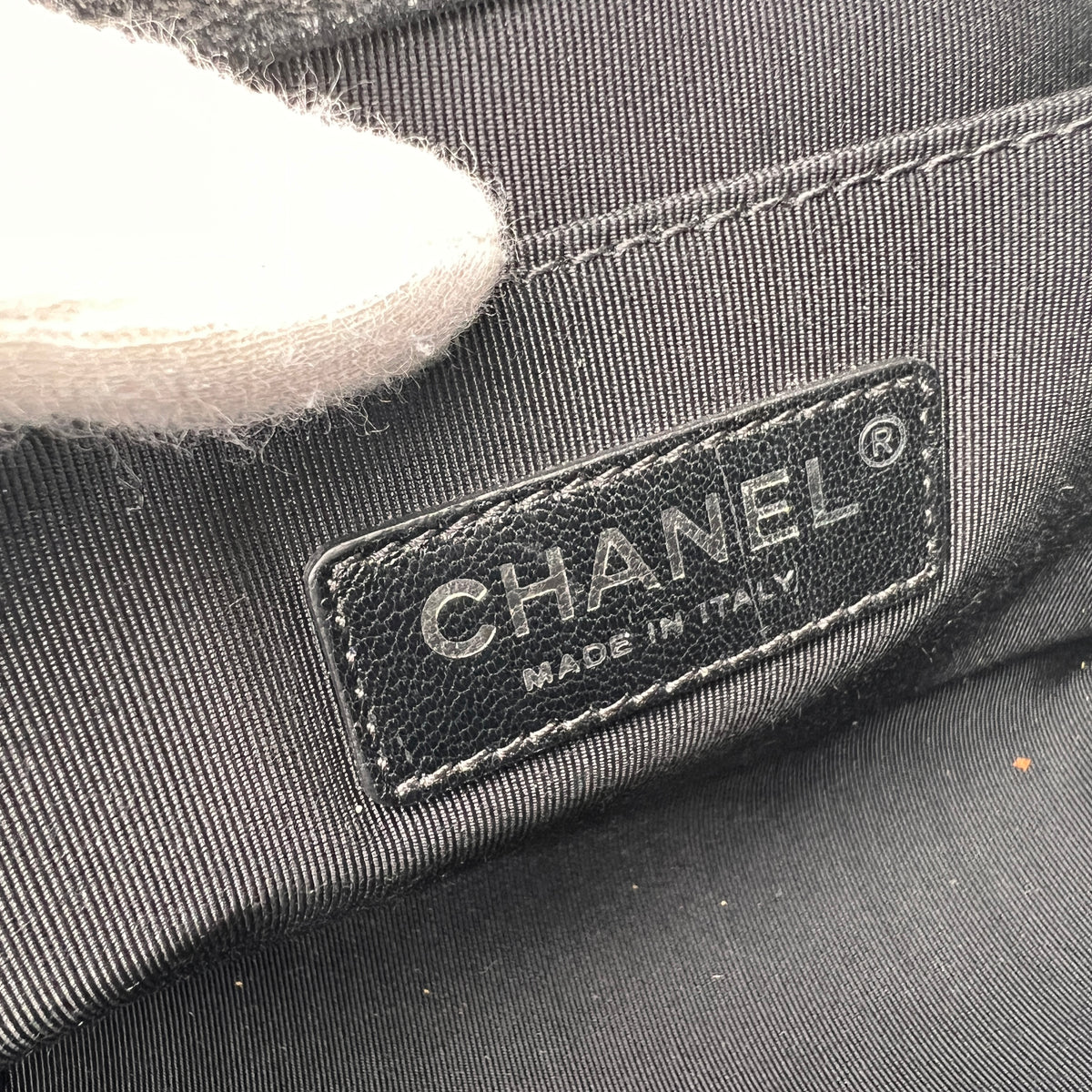 Chanel Black Shoulder Bags A-16965