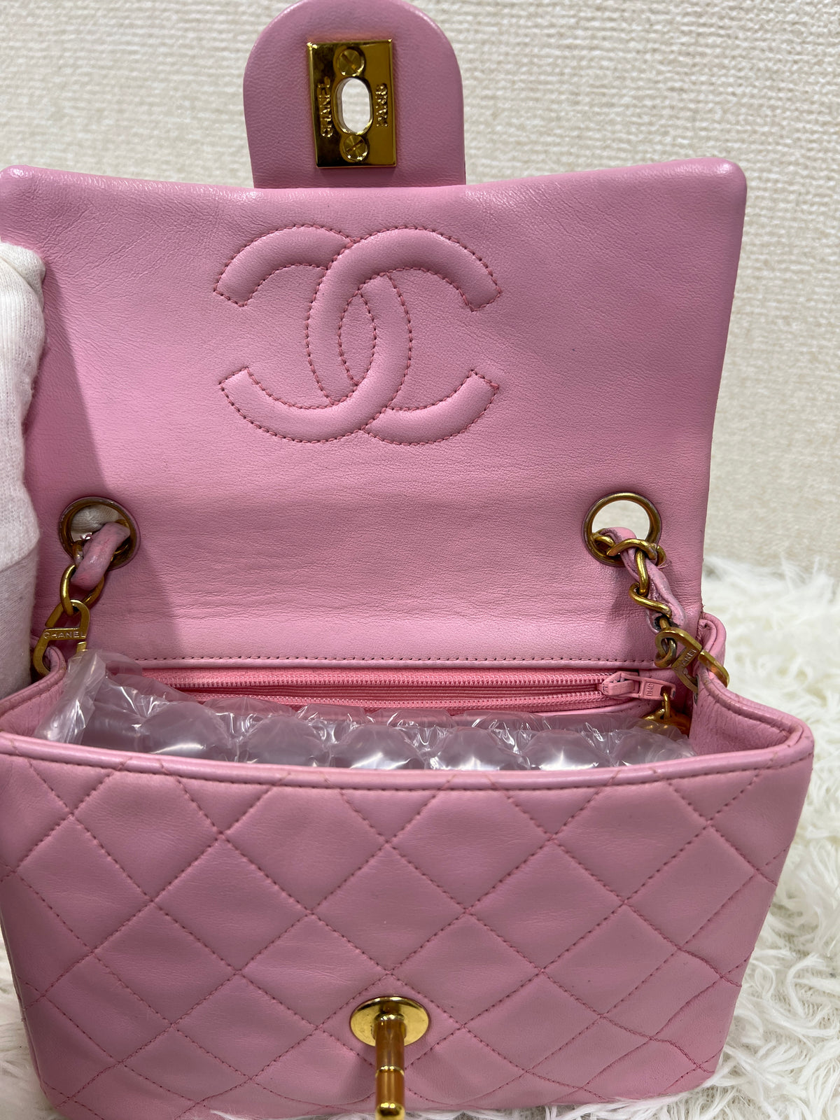 Chanel Pink Shoulder Bags A-16971
