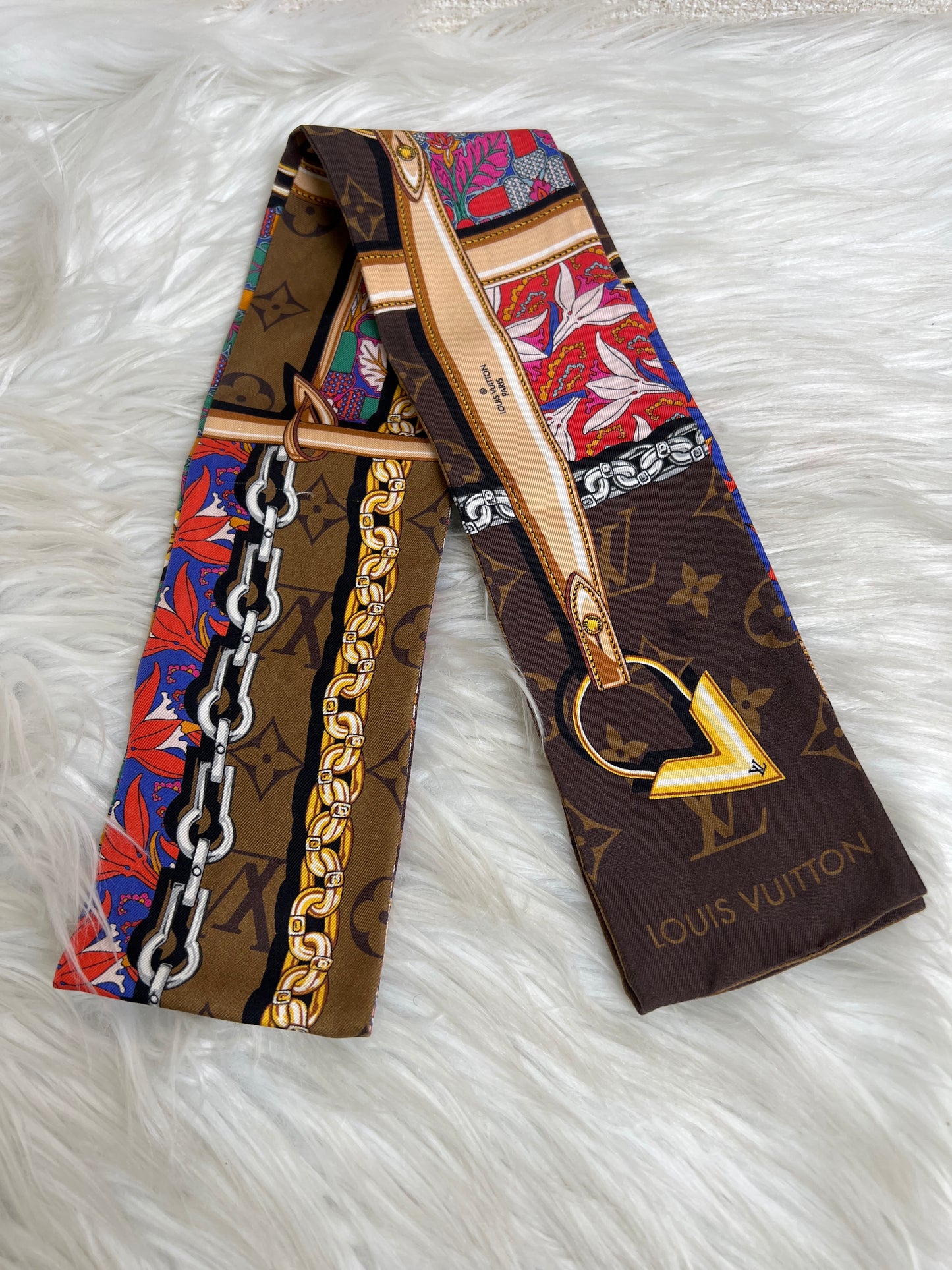Louis Vuitton Brown Scarves A-16998
