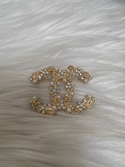 Chanel Gold Brooches A-17008