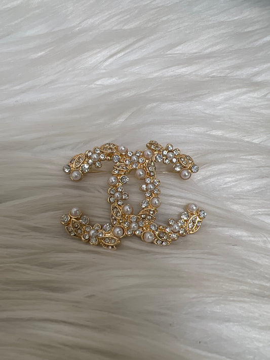 Chanel Gold Brooches A-17008