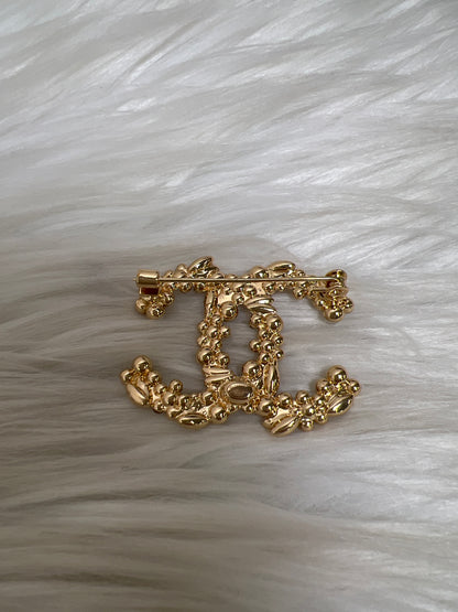 Chanel Gold Brooches A-17008