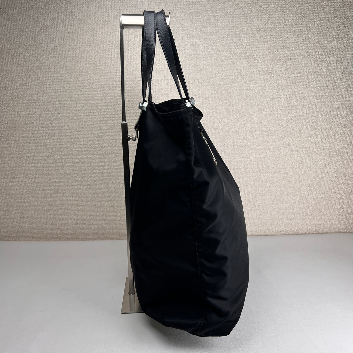 Prada Black Tote Bags A-17009