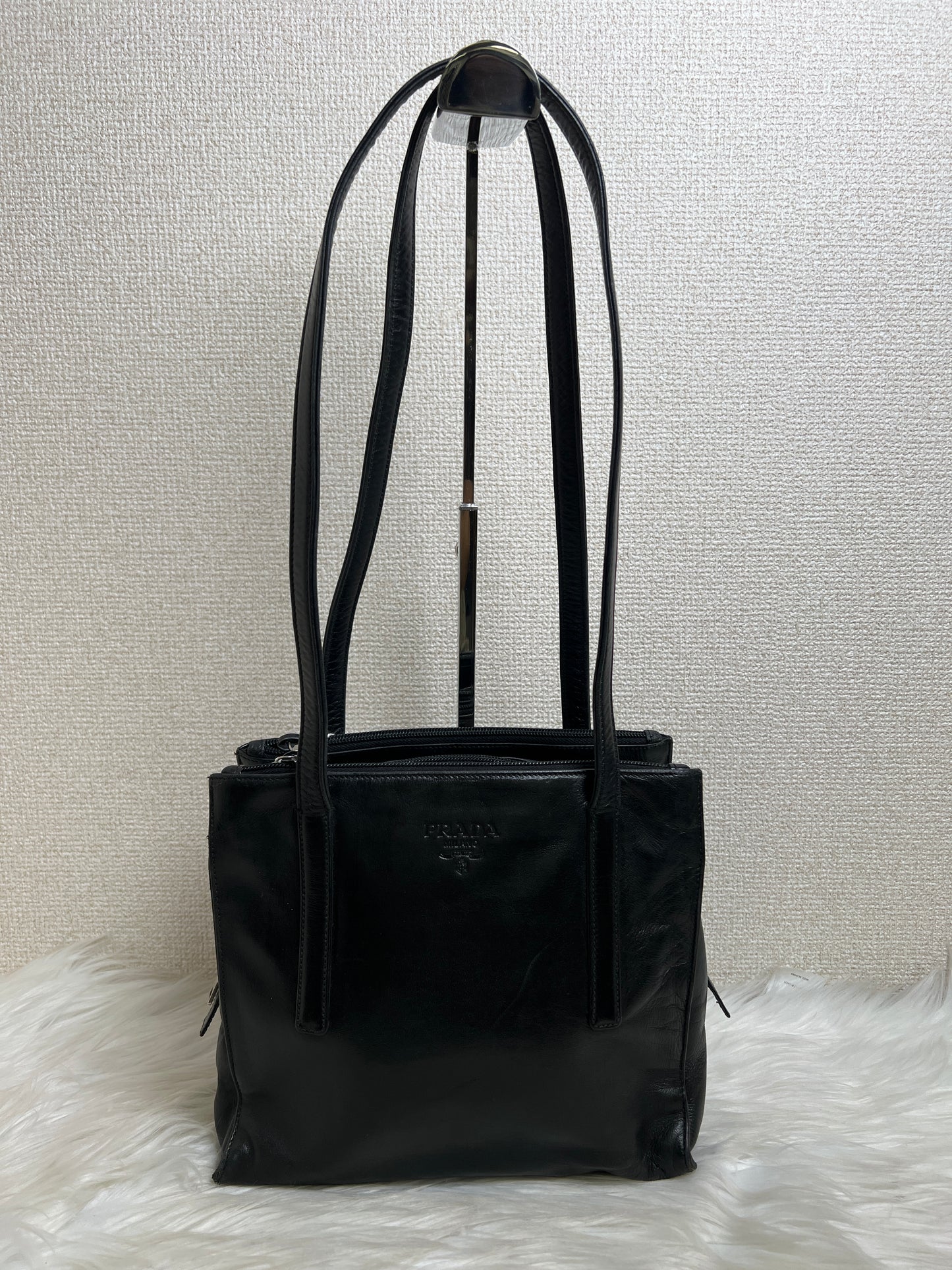 Prada Black Tote Bags A-17020