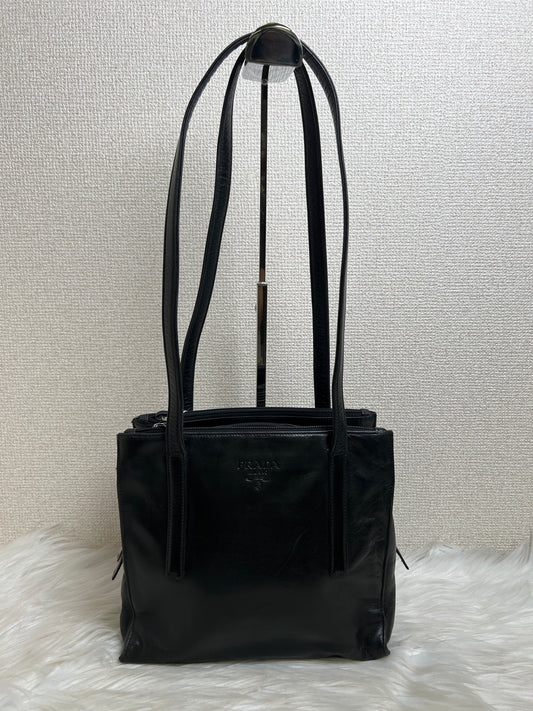 Prada Black Tote Bags A-17020