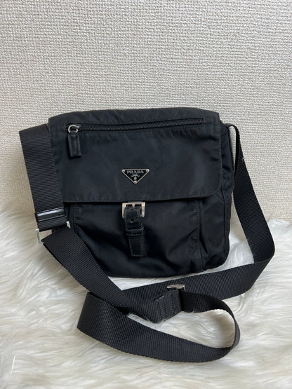 Prada Black Shoulder Bags A-17025