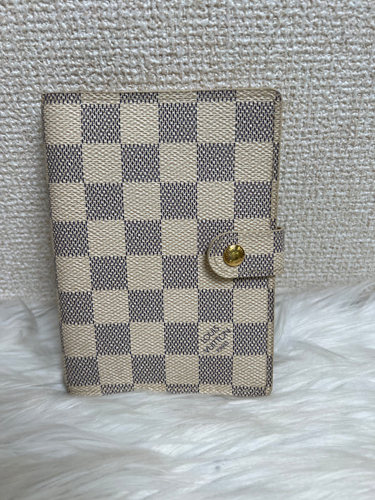 Louis Vuitton White Small goods A-17033