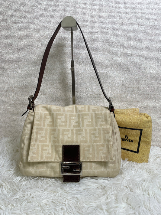 Fendi Beige Shoulder Bags A-17044