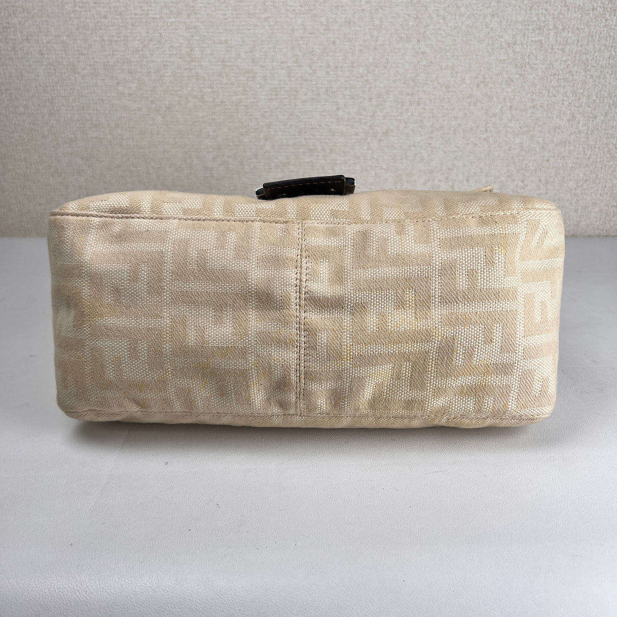 Fendi Beige Shoulder Bags A-17044