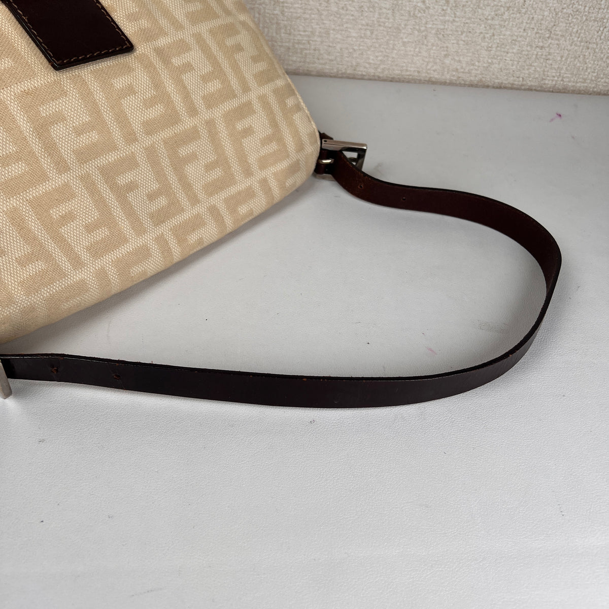 Fendi Beige Shoulder Bags A-17044