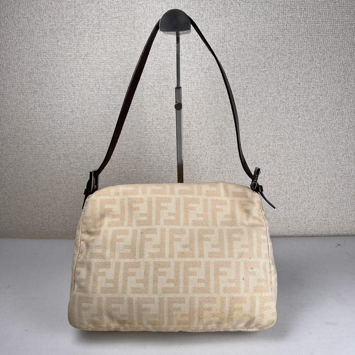 Fendi Beige Shoulder Bags A-17044