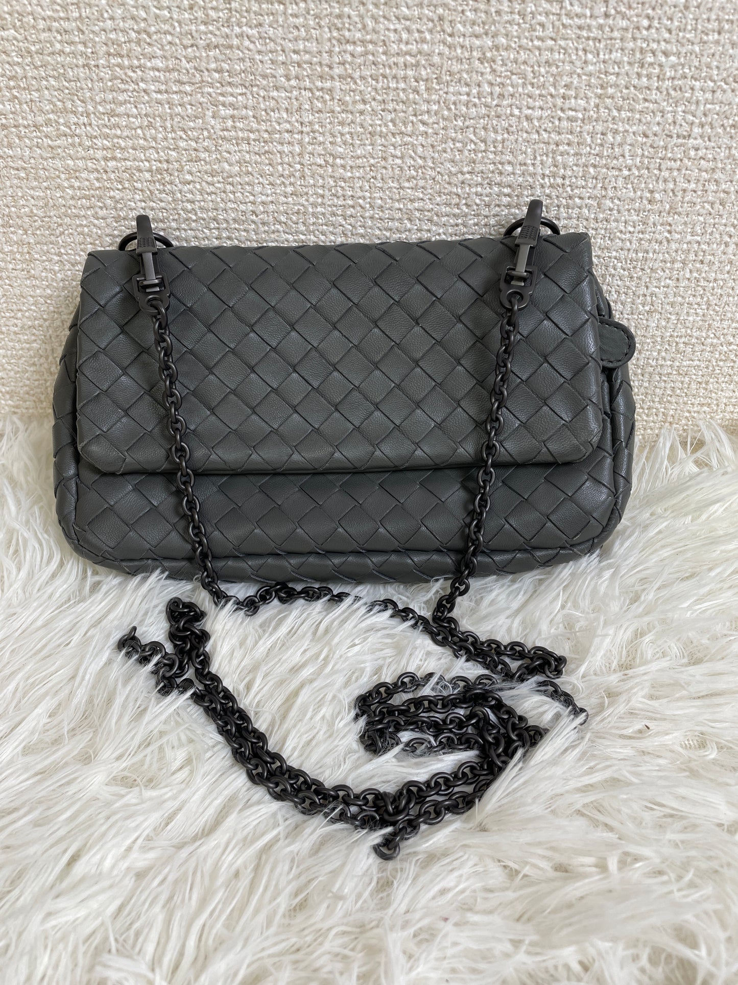 Bottega Veneta Gray Shoulder Bags A-17057