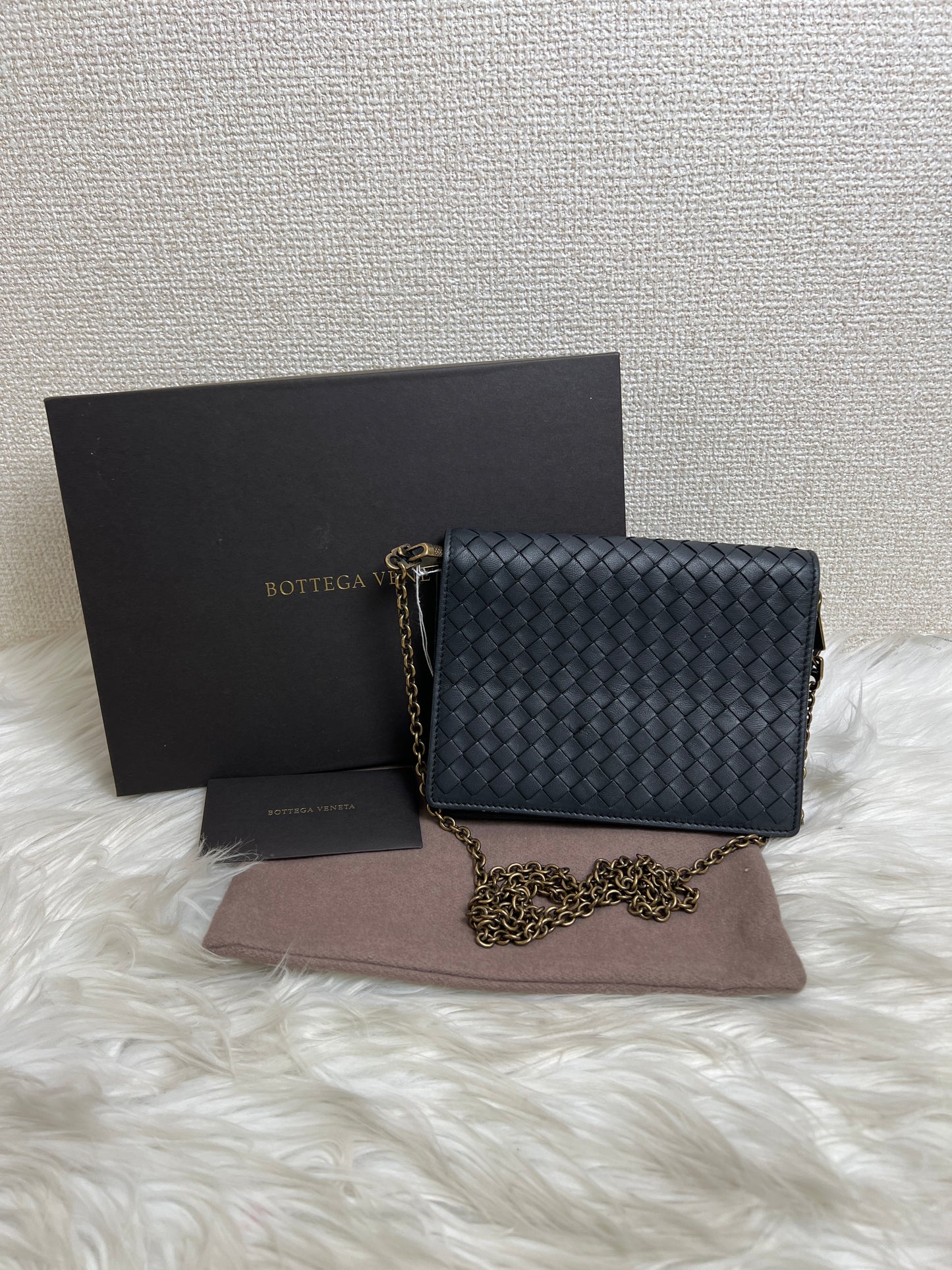 Bottega Veneta Black Shoulder Bags A-17068