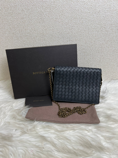 Bottega Veneta Black Shoulder Bags A-17068