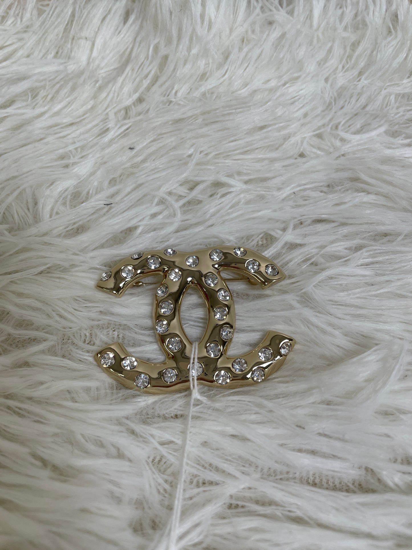 Chanel Gold Brooches A-17131