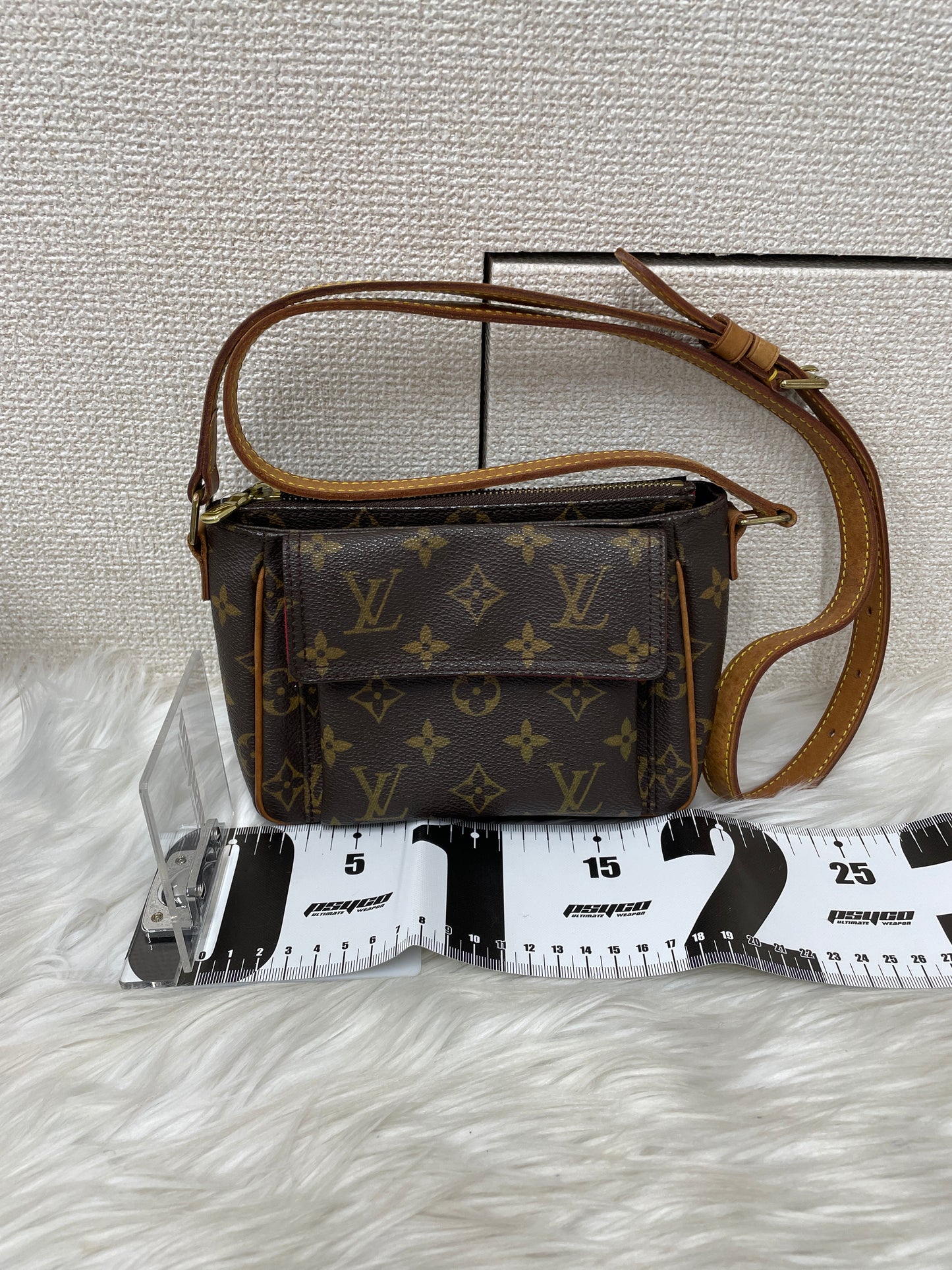 Louis Vuitton Shoulder Bags A-17173