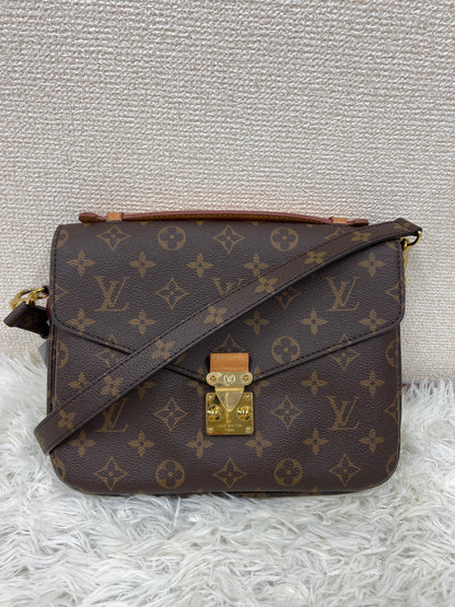 Louis Vuitton Brown Shoulder Bags A-17205