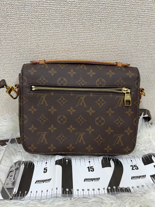 Louis Vuitton Brown Shoulder Bags A-17205