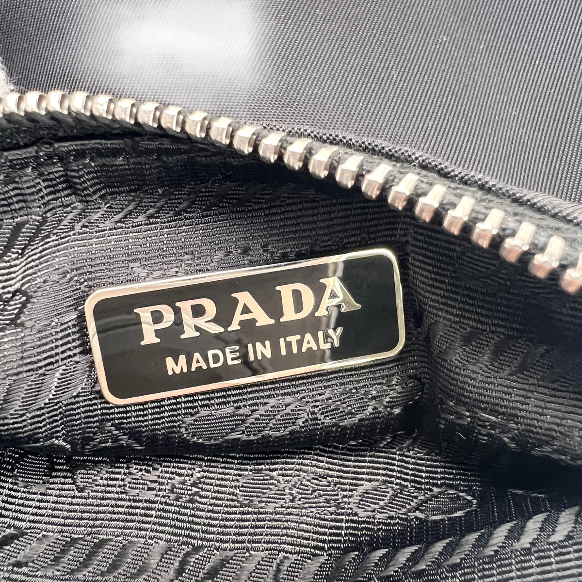 Prada Black Shoulder Bags A-17227