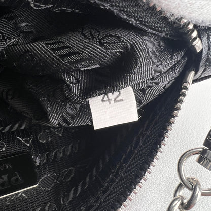 Prada Black Shoulder Bags A-17227
