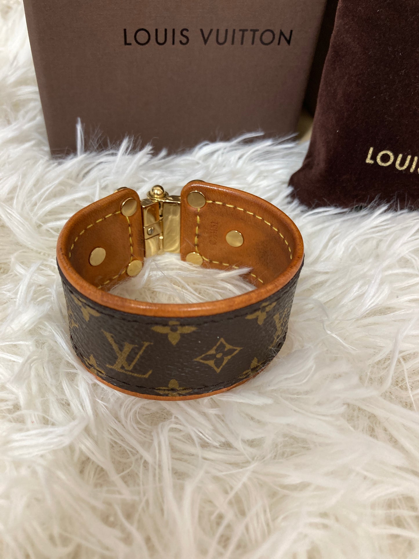 Louis Vuitton Brown A-17275